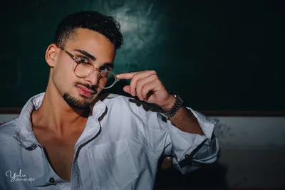 בחור_במשקפיים_צילומים_אישיים