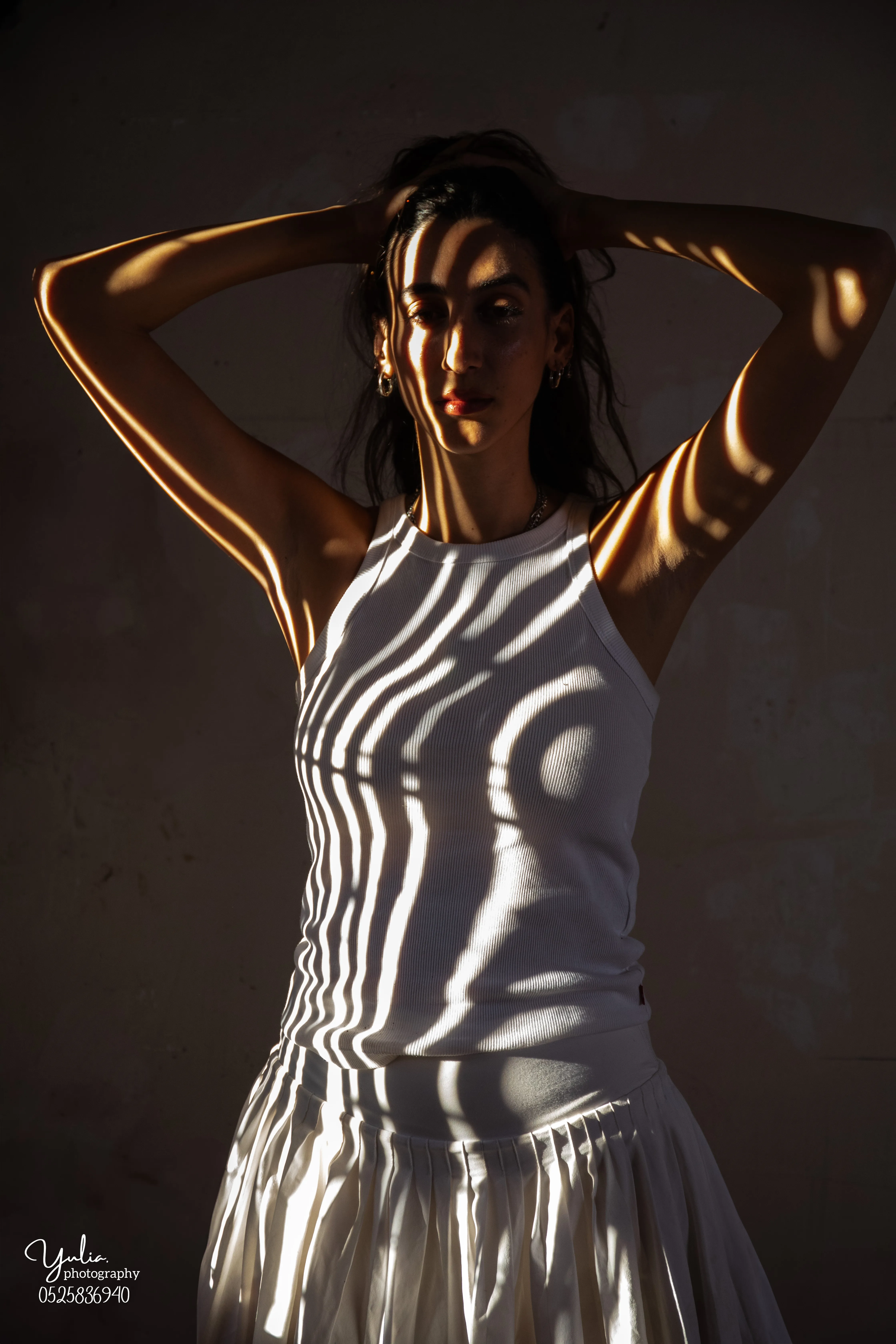 צילומי בוק אישי של בחורה באוירה אומנותית